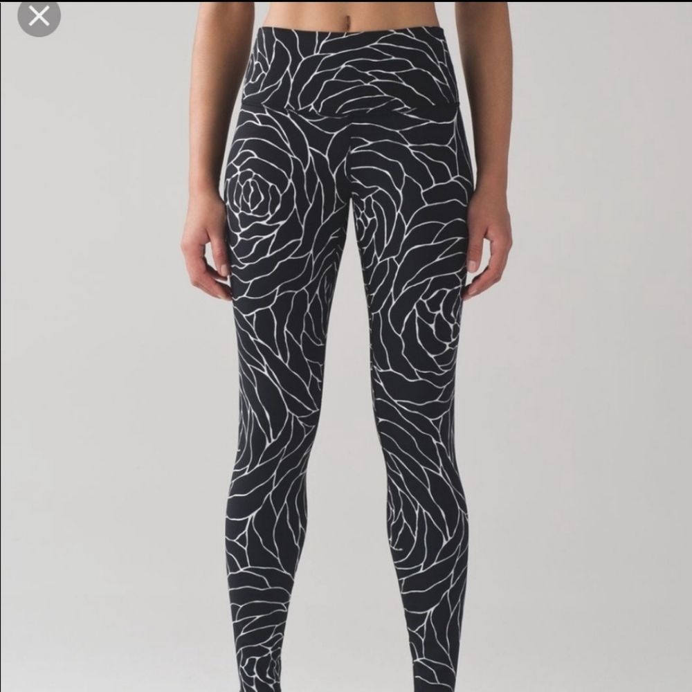 Lululemon Wunder Under Hi-Rise Tight (Full-On Luxtreme) Size 6